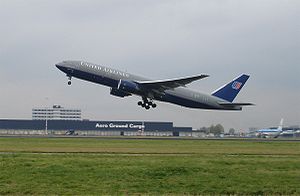 United Airlines Boeing 777 taking off at Schip...